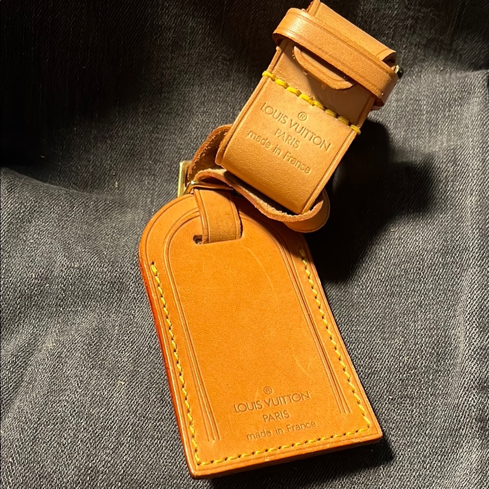 Louis Vuitton large Tan Leather luggage tag